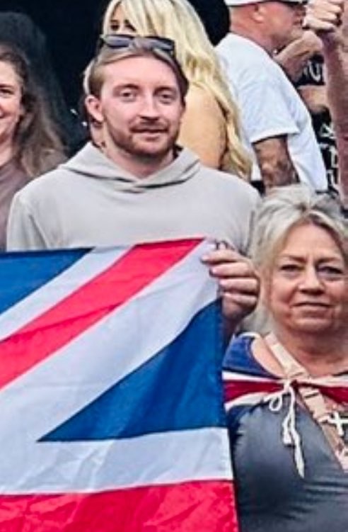 Hi Jaymey McIvor (<a href="/McivorJaymey/">Cllr Jaymey McIvor 🏴󠁧󠁢󠁥󠁮󠁧󠁿</a>), noticed you were in Epping yesterday standing with Susan Clapp. 

She was a BNP councillor in 2007 and is still active in far right groups.

That’s the company you keep.

<a href="/reformparty_uk/">Reform UK</a>’s Head of Local Government, standing with the far-right.