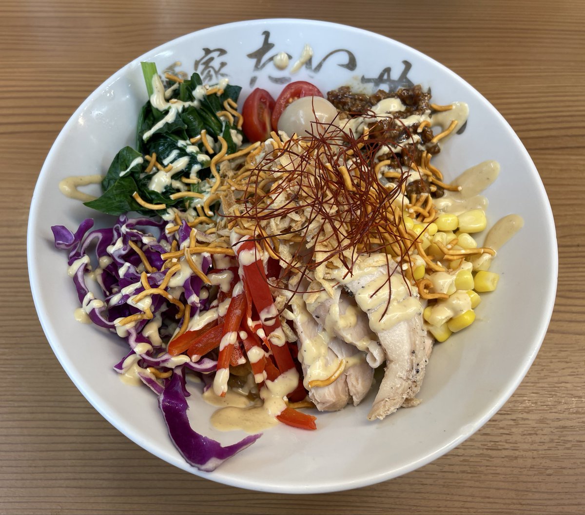 麺家たいせい（中野坂上）
野菜たっぷり冷やし坦々まぜそば

こんなビジュの良い品が出てくるとは❗️
かなりマイルド🍜

15時半ごろの遅めランチで訪問でしたが、
常に5名程度の並びあり⚠️
