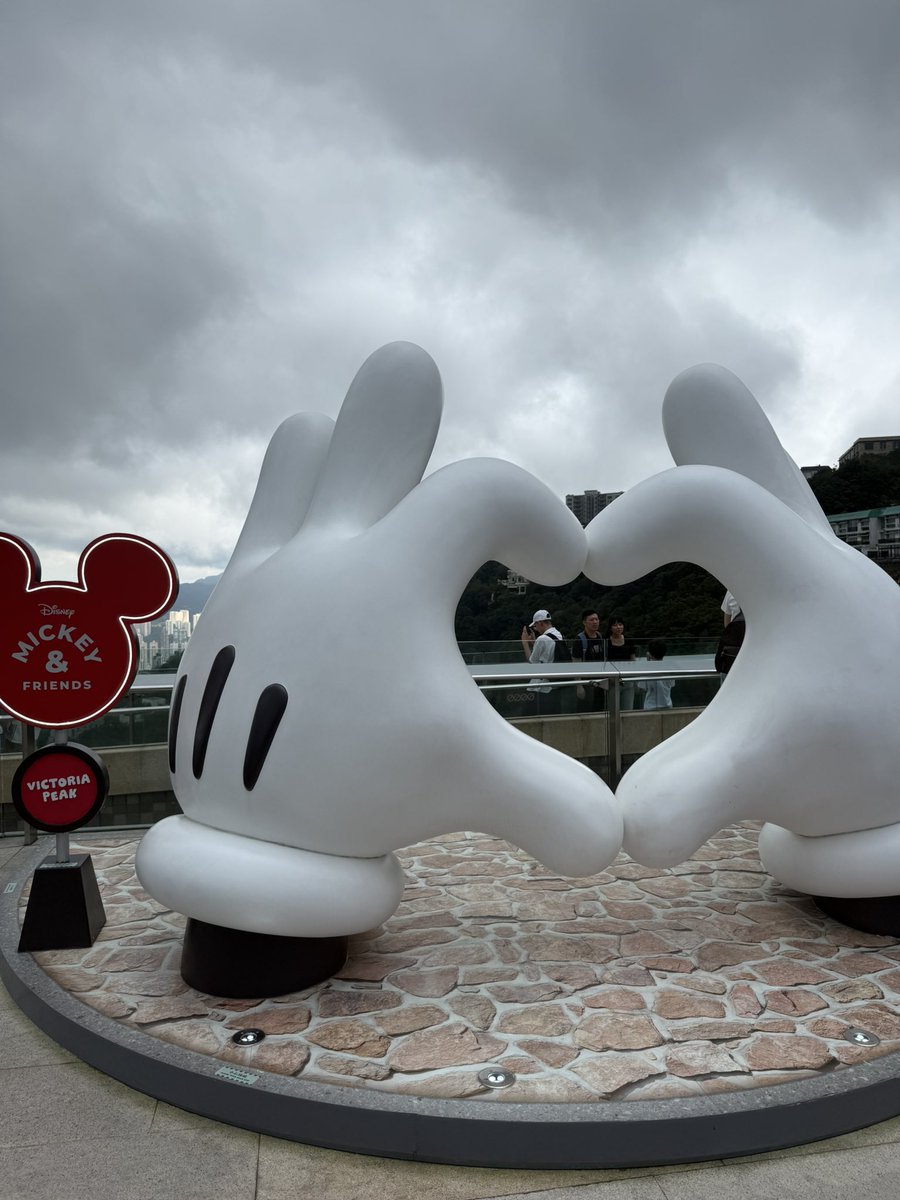 HUs3zgcZWrxY3uT's tweet photo. ビクトリアピーク全体がディズニーとコラボしてました。なので沢山ディズニーキャラクターとのフォトスポットがあり、行ってよかった‼️楽しかったです🤭
#202507HongKong
#VictoriaPeak https://t.co/TEykbpMOdD