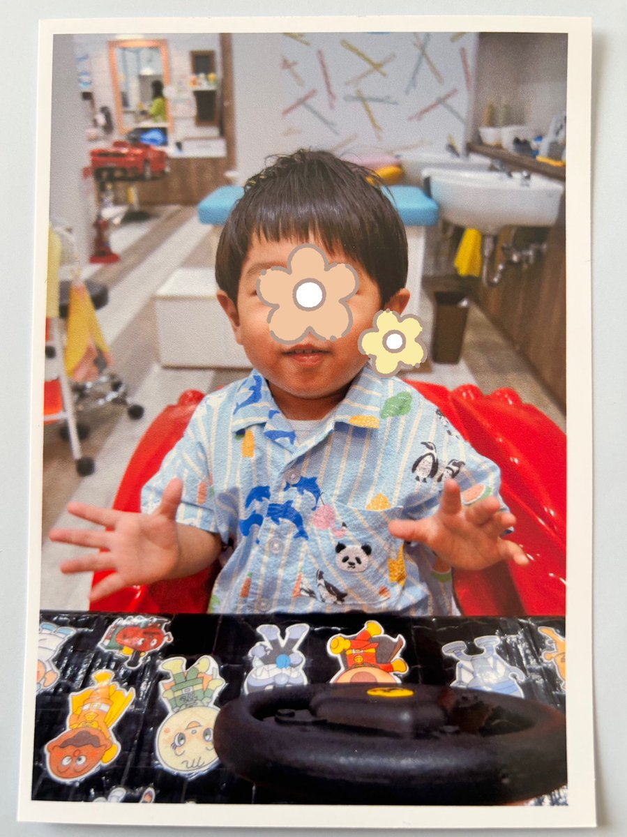 ヘアサロン✂️デビュー👦🏻♡
こども専門なだけあってカットはスムーズだし、至れり尽くせりな待遇に息子も終始ご機嫌。
さっぱりヘアが夏っぽくて可愛いナ〜〜！