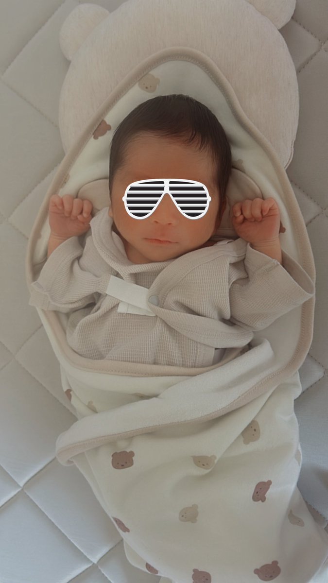 a1c1n_'s tweet photo. 2352g児、2ヶ月で5~6kgになってた😂
低体重でちゃんとミルク飲まんから
ちゃんと生きれるか心配すぎてこまめに頑張ってあげて良かった
もう体重への不安無い🧏‍♀️ https://t.co/r7ZqKv2J1R