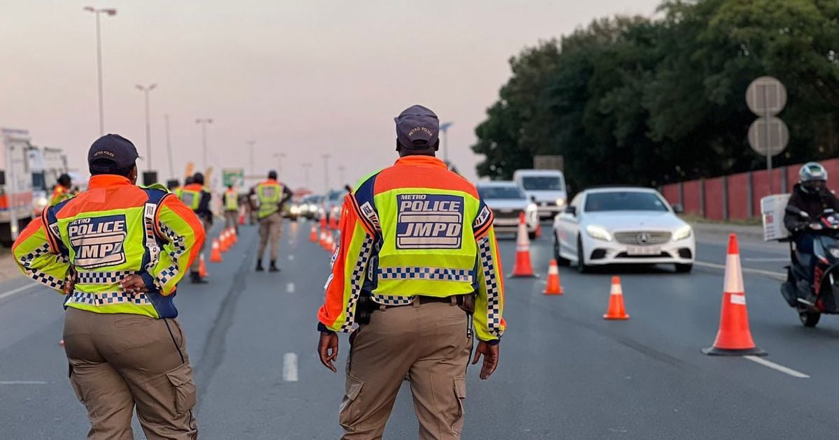 Martin Nel (@martin_nel_09) on Twitter photo 🚨 JMPD OFFICERS FORCED TO ISSUE R7,000 IN FINES — DAILY! 🚨
Motorists in Joburg are being victimised as JMPD is pressured to collect daily fine quotas to fund a bankrupt <a href="/MYANC/">ANC - African National Congress</a> run city. Roadblocks are now revenue traps, not about safety.
Officers are incentivised with 🚨 JMPD OFFICERS FORCED TO ISSUE R7,000 IN FINES — DAILY! 🚨
Motorists in Joburg are being victimised as JMPD is pressured to collect daily fine quotas to fund a bankrupt <a href="/MYANC/">ANC - African National Congress</a> run city. Roadblocks are now revenue traps, not about safety.
Officers are incentivised with