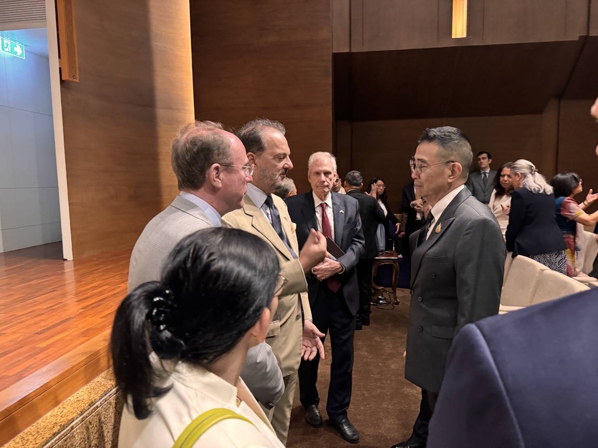 Thai FM briefs diplomatic corps on Cambodia border conflict:
●Ceasefire agreed at Putrajaya meeting with MY, US and CN
●Bilateral dialogue mechanisms resumed
●GBC meets Aug 4-7 in KL
●Rejects ICJ jurisdiction, wants bilateral solution only
#TruthFromThailand
#Unite4Thailand