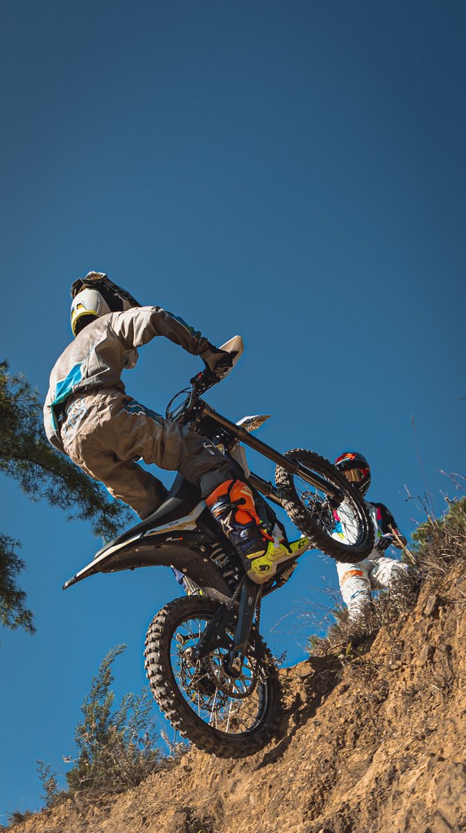 SUR_RON_JP's tweet image. 【今すぐ乗れるUltra Bee】

今すぐSurronに乗りたい方へ。

Ultra Bee は、2024モデルの在庫あり⚡️

パワフルな走行性能＋オフも街もOKな汎用性。

週末の冒険に、電動バイクという選択を。

#UltraBee #Surron #EVバイク