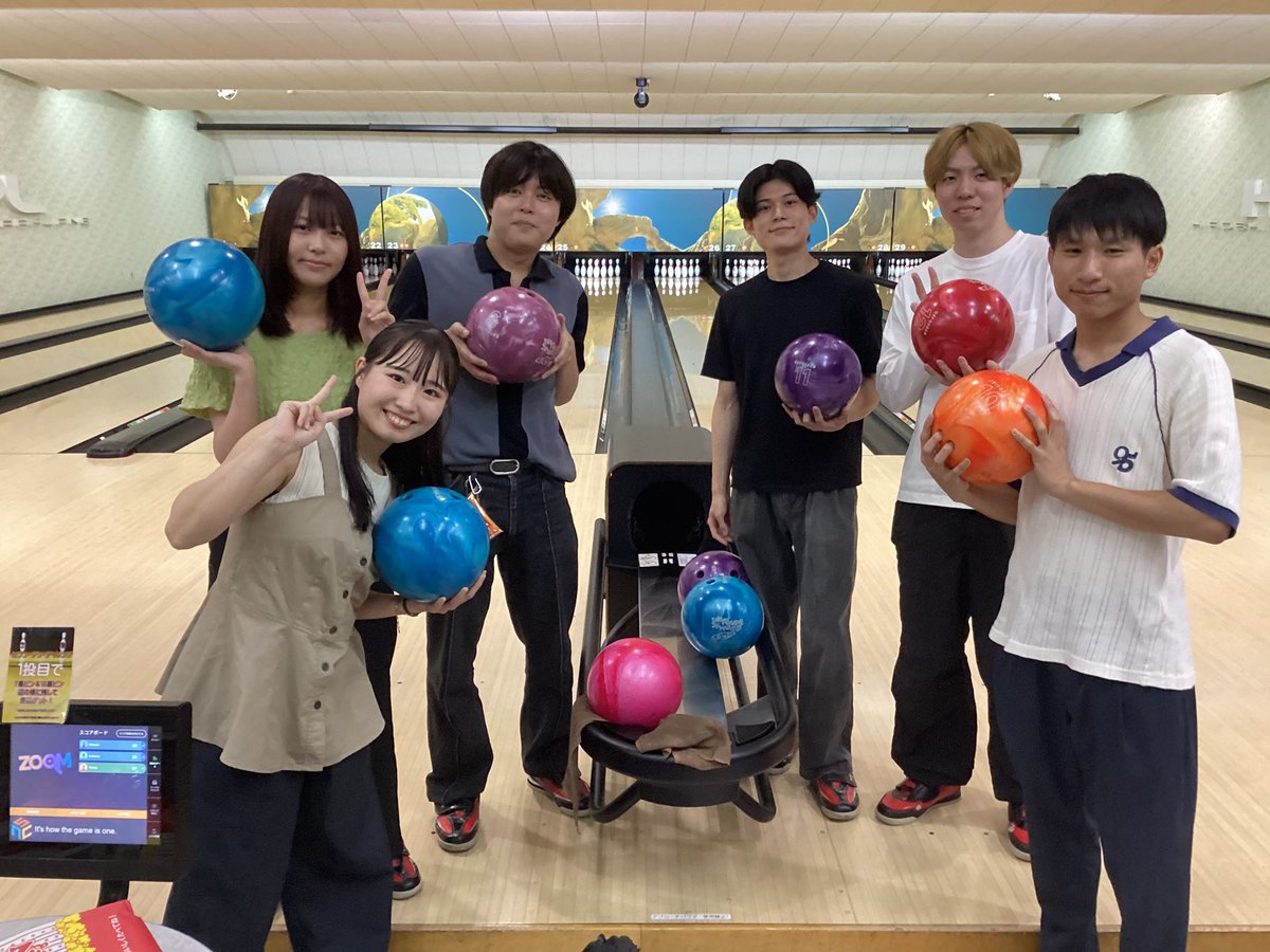 parklane30otoku's tweet photo. 夏休み学生さんボウリングで盛り上がってます🤗
ご来店ありがとうござます😊
お得なプランございます🉐
#パクレ
#ボウリング
#夏休み
#学生 https://t.co/TkXDjtAvxC