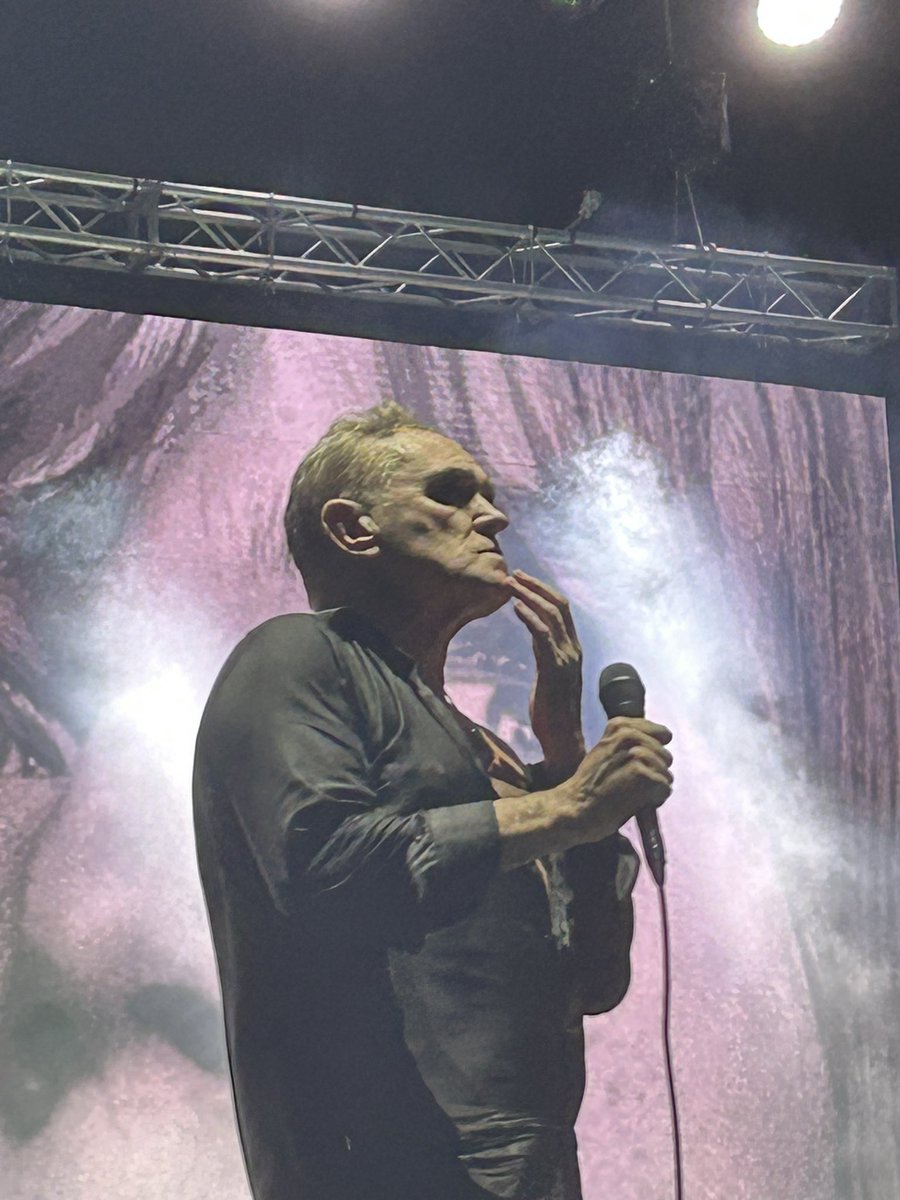 Morrissey Ⓜ️ - Penny for them Morrissey … on stage in Catania 🇮🇹 photo by me #Morrissey
#CataniaSummerFest2025
#Sicily #Italy