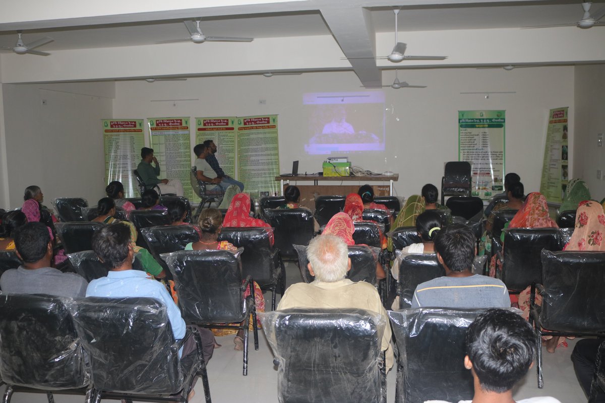 On 2nd August, we organized the **PM-Kisan Samman Nidhi 20th Installment** live streaming event at **KVK Rajkot-II** 🇮🇳🌾
Empowering farmers, strengthening the nation.
\#PMKisan #KVKRajkot #FarmersFirst #20thInstallment #Agriculture #AtmanirbharBharat