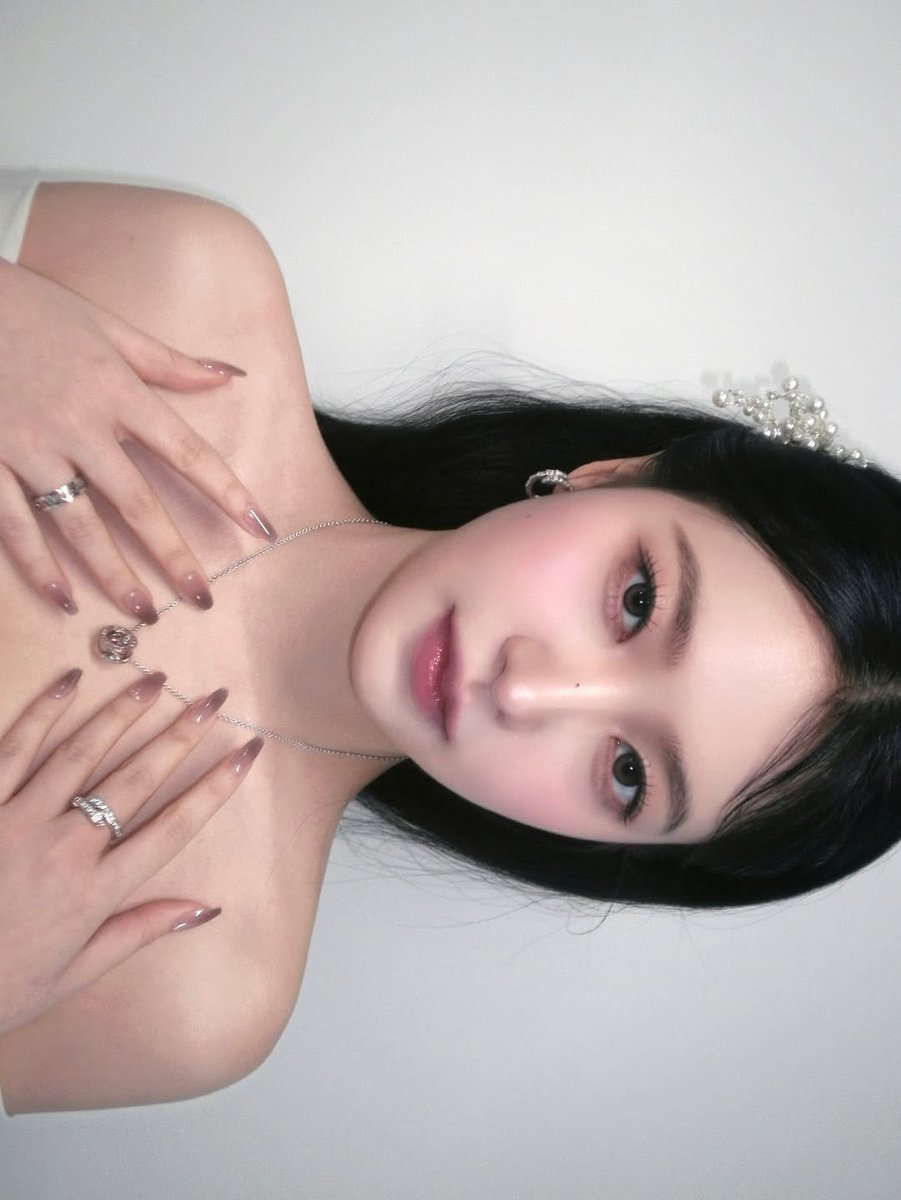 yerimesey's tweet photo. WHY IS SHE GATEKEEP THIS GORGEOUS PHOTO OF HER FROM US?!?!????? 🥹🥹🥹 https://t.co/7vBOnyZ5NN