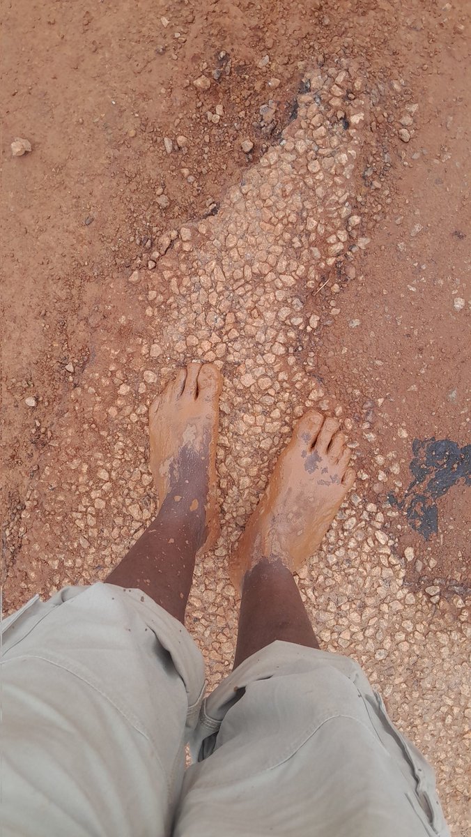 IamSocialMallam's tweet image. A Road Trip, A Lesson in Humanity
Last Friday, we set out on a road trip from Jos to Kanfancha, excited and full of energy. But just after Ganawuri, our car got stuck in the mud. Before we could even figure out what to do, people nearby rushed over to help strangers, 
Thread