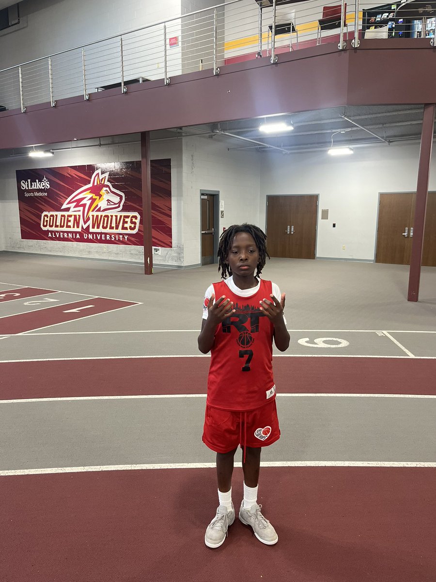 2:00 POTG boys 5th grade division Reach 1 teach 1 Omar with 12 points in a win over clutch elite 

#Lovedayhoops
#FlexV