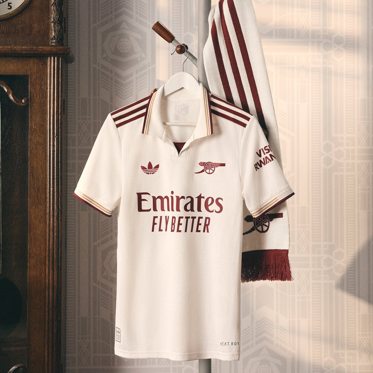 _PointDePenalty's tweet photo. Le nouveau maillot third d'Arsenal... Adidas prenez notre argent c'est bon vous avez gagné 😭 https://t.co/GEZax2zq53