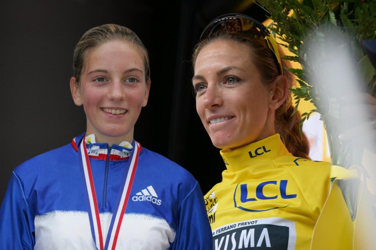 L'ÉQUIPE (@lequipe) on Twitter photo Pauline Ferrand-Prévôt, la petite fille qui rêvait du maillot jaune a atteint l'objectif d'une vie
À 10 ans, elle regrettait de ne pas être un garçon pour pouvoir participer au Tour de France. Deux décennies plus tard, elle a réalisé son rêve d'enfant.
➡️ l.lequipe.fr/trb Pauline Ferrand-Prévôt, la petite fille qui rêvait du maillot jaune a atteint l'objectif d'une vie
À 10 ans, elle regrettait de ne pas être un garçon pour pouvoir participer au Tour de France. Deux décennies plus tard, elle a réalisé son rêve d'enfant.
➡️ l.lequipe.fr/trb