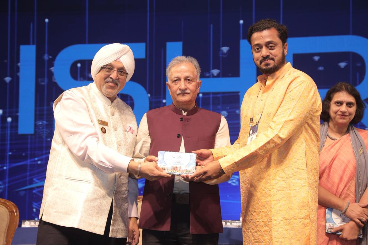 Future-ready cities need smart, sustainable ideas! 💡
IPA President Gurmit Singh Arora shared insights on greener urban design at CoOL Conclave, Indore — India’s top decarbonization event. 🌱🏙️

#SmartCities #GreenFuture #CoOLConclave #IPAIndia #Sustainability