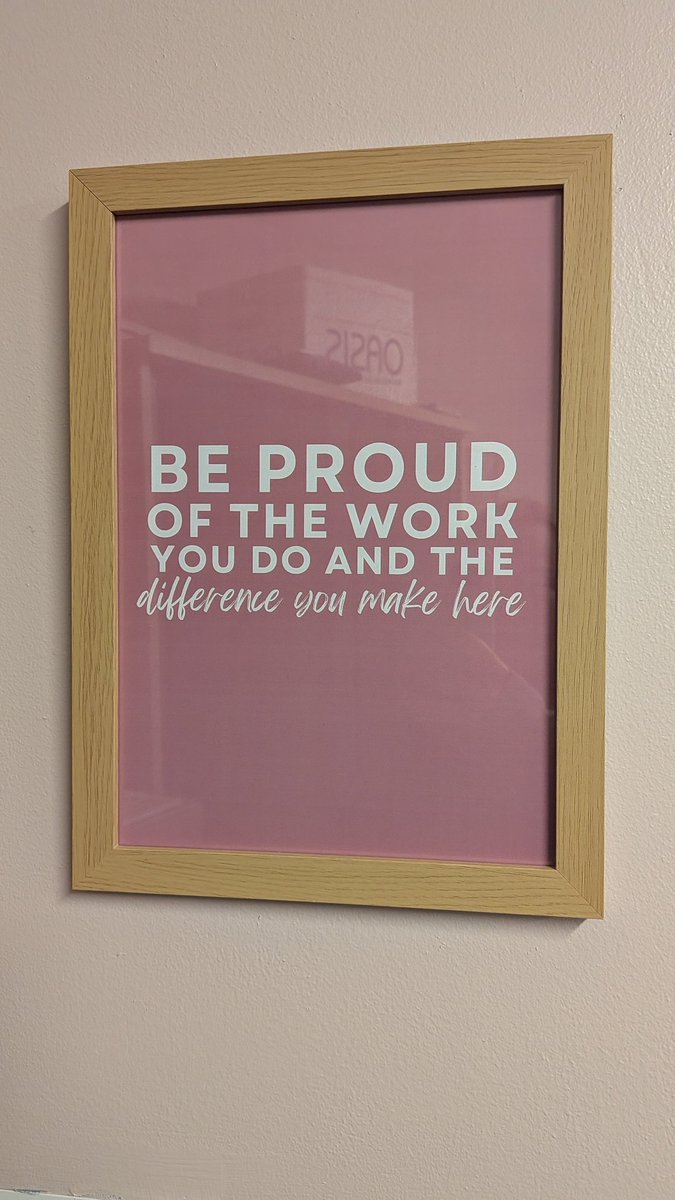 rdav90's tweet photo. When you've been a tad stressed and feeling overwhelmed... Your team know how to cheer you up! A wee refresh and some positive words ❤️ #dreamteam https://t.co/C2AlVXjqwX