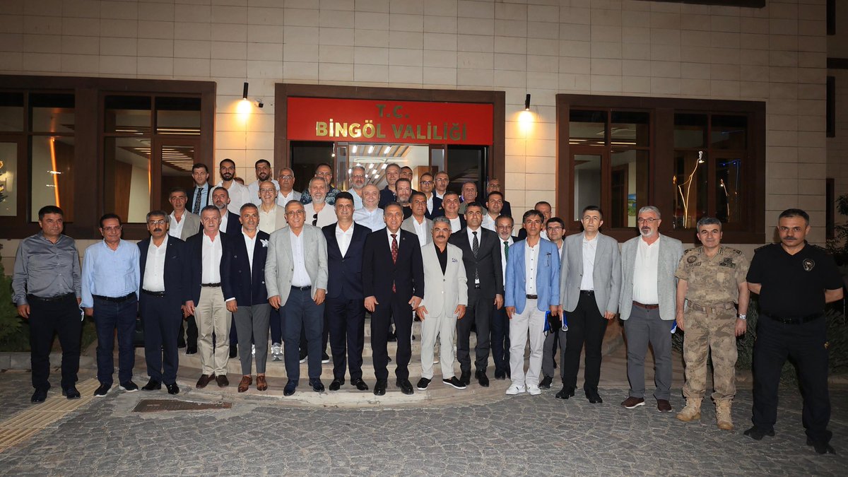 İş insanı Sn. <a href="/cemal_egin/">Cemal Eğin🇹🇷</a>’in daveti ve organizasyonu ile Bingöl’ü ziyaret ettik. Sn. Murat Öztürk’ün kurduğu Perdesan fabrikasını gezdik, Porsche ve Ferrari gibi markalara üretim yapacak Sn. Mücahit Artar’ın tesisinin temel atma törenine katıldık. 
Yürekten kutluyorum.