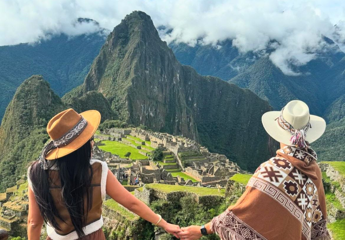 🏆 #MachuPicchu ha sido elegido por segundo año consecutivo como el mejor destino turístico internacional por los lectores de <a href="/NatGeo/">National Geographic</a>.

La prestigiosa revista destaca que "viajar a Perú equivale a adentrarse en un mundo fantástico" 🇵🇪✨