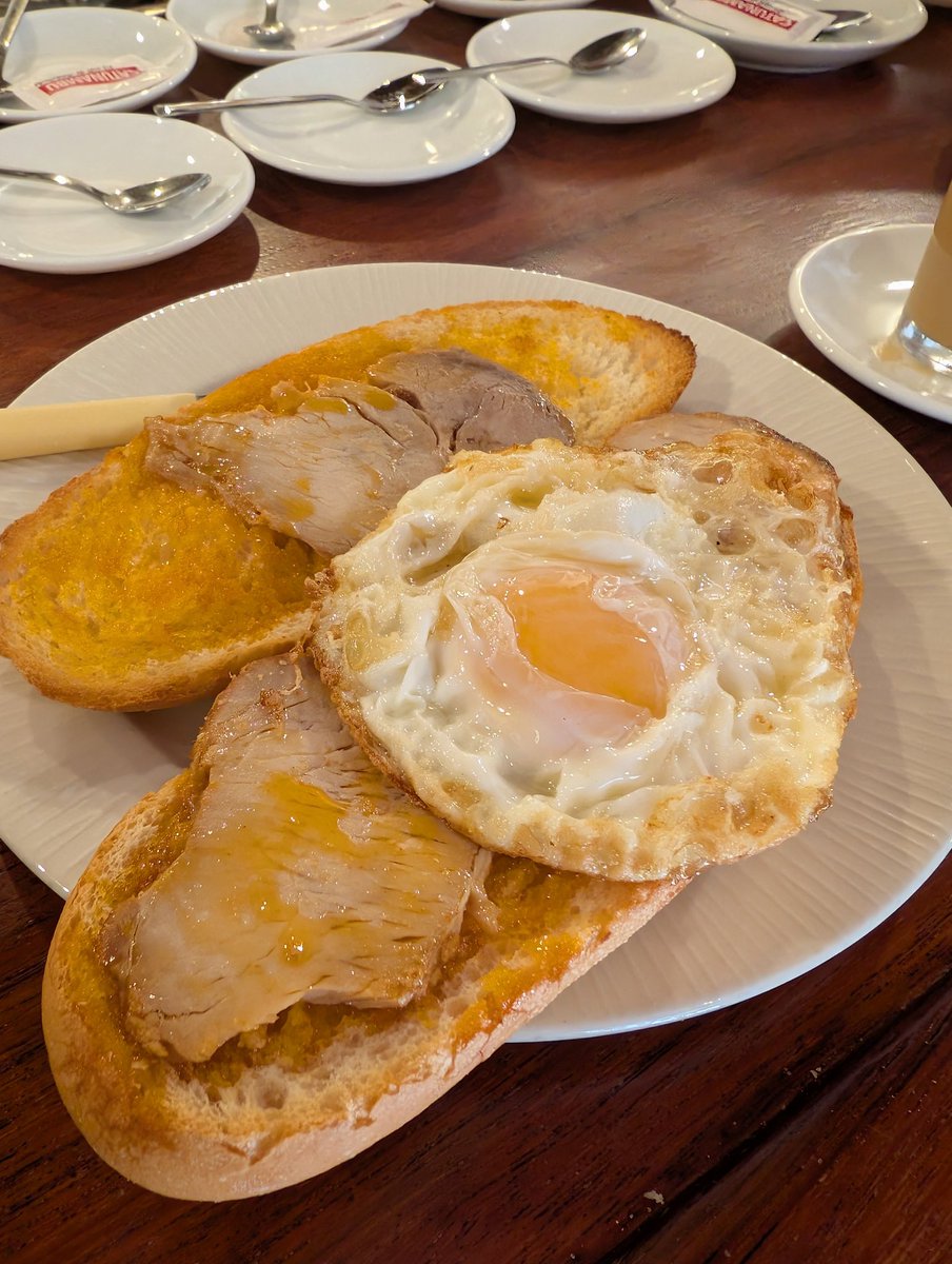 Hoy volvemos a casa pero no sin antes desayunar como Dios manda en Venta Pinto.