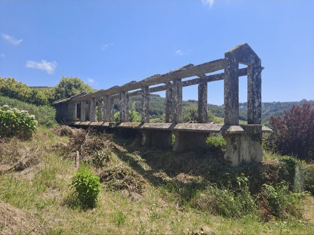 #ListaRoja | 📣 El Hórreo do Cura de Ribela en A Estrada (#Pontevedra) acaba de entrar en la #ListaRojaDelPatrimonio 🚩 por estado de conservación preocupante.
📸 Cedida a Hispania Nostra
listaroja.hispanianostra.org/ficha/horreo-d…
