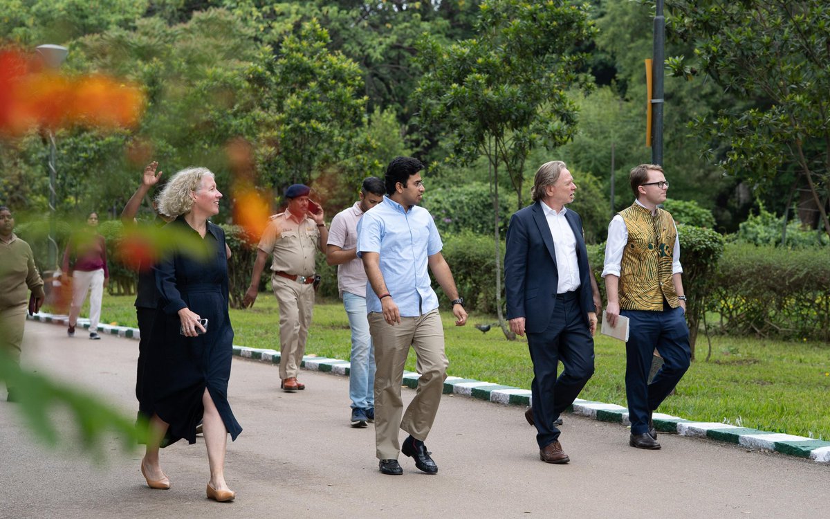 AusCGBengaluru's tweet image. Always a pleasure to have @AusHCIndia in #Bengaluru. From engaging with tech leaders &amp;amp; leading 🇦🇺 businesses, witnessing the impact of our #DirectAidProgram for local communities, &amp;amp; a 🎞️screening for #NAIDOCWeek2025, it’s a reminder of the depth &amp;amp; breadth of the 🇦🇺🇮🇳 partnership.