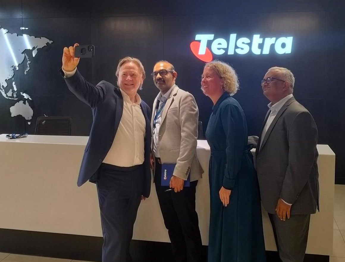 AusCGBengaluru's tweet image. Always a pleasure to have @AusHCIndia in #Bengaluru. From engaging with tech leaders &amp;amp; leading 🇦🇺 businesses, witnessing the impact of our #DirectAidProgram for local communities, &amp;amp; a 🎞️screening for #NAIDOCWeek2025, it’s a reminder of the depth &amp;amp; breadth of the 🇦🇺🇮🇳 partnership.