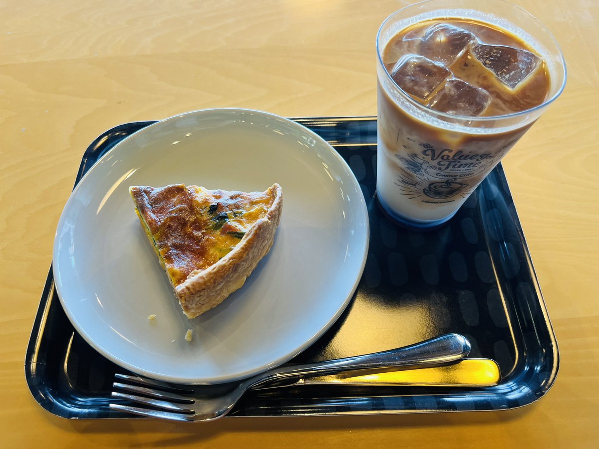 コメダが満席で近くのカフェを探したところ、穴場を発見しました💡
雰囲気良し、キッシュもさくさく🤤
報告書まとめと次の支援準備します。