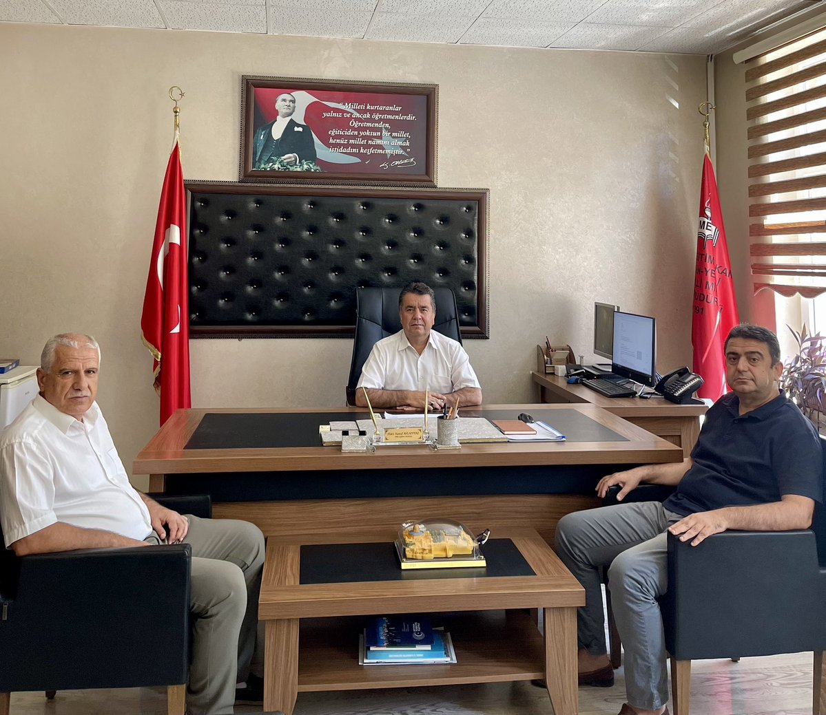 Mardin Yeşilli MEM (@yesillimem1) on Twitter photo İlçe Millî Eğitim Müdürümüz Sayın Hacı Yusuf AVLANMAZ, göreve yeni başlayan Şube Müdürümüz Sayın Serdar AKÇALI’yı makamında kabul ederek, kendisine yeni görevinde başarılar diledi.
<a href="/haciavlanmaz/">HACI YUSUF AVLANMAZ</a> İlçe Millî Eğitim Müdürümüz Sayın Hacı Yusuf AVLANMAZ, göreve yeni başlayan Şube Müdürümüz Sayın Serdar AKÇALI’yı makamında kabul ederek, kendisine yeni görevinde başarılar diledi.
<a href="/haciavlanmaz/">HACI YUSUF AVLANMAZ</a>