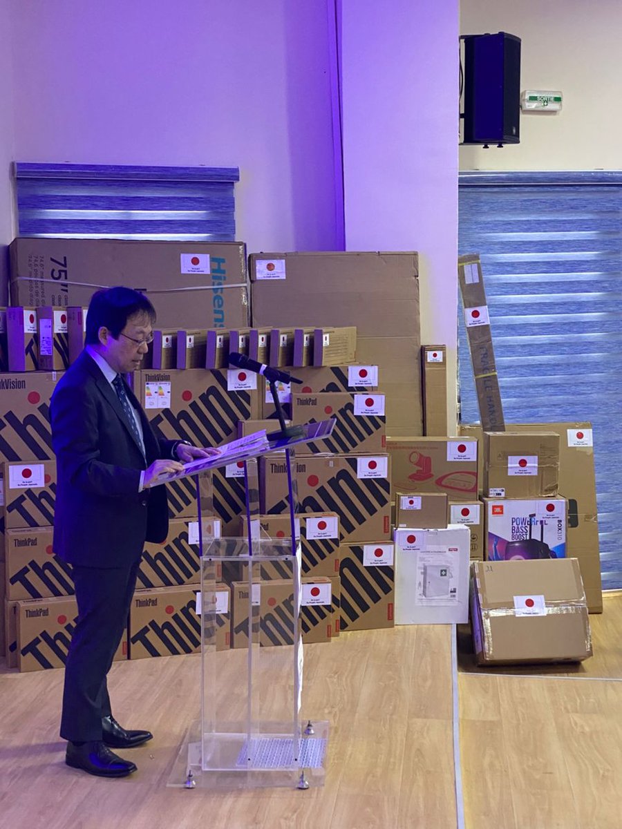 Un geste pour une grande cause! <a href="/UNODC_MCP/">UNODC Global Maritime Crime Programme</a>  offre du matériel technique à #ISMI en 🇨🇮 pour en faire un centre de formation par excellence en Connaissance du Domaine 🌊 au bénéfice des pays du #GoG pour une lutte efficace contre 🌊, financé par le Japon.
<a href="/UNODC_WCAfrica/">UNODC West & Central Africa🇺🇳</a>