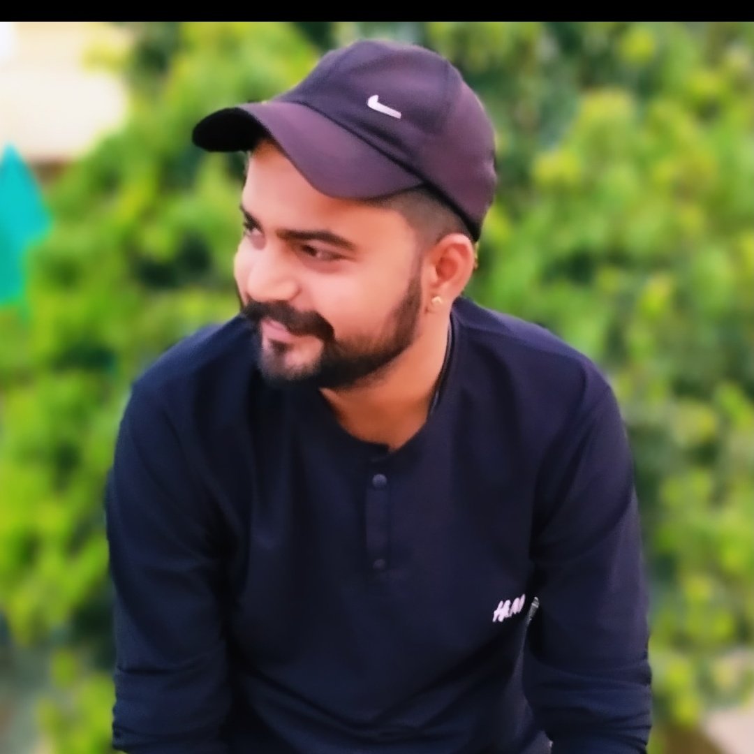 "मोहब्बत तो एक अहसास है, 
जो हर दिल में खास है।" 
#NewProfilePic 
#NewProfilePicture