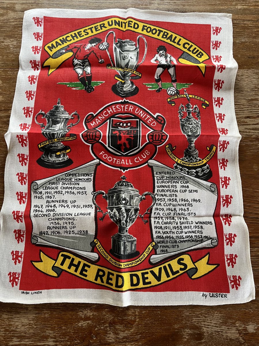 larsmolsen's tweet photo. Sjekk dette klenodiet av en suvenir som ble funnet under opprydning i kjelleren. Er i hvert fall fra før FA-cupfinalen 1977. #MUFC https://t.co/2xzjLhrChZ