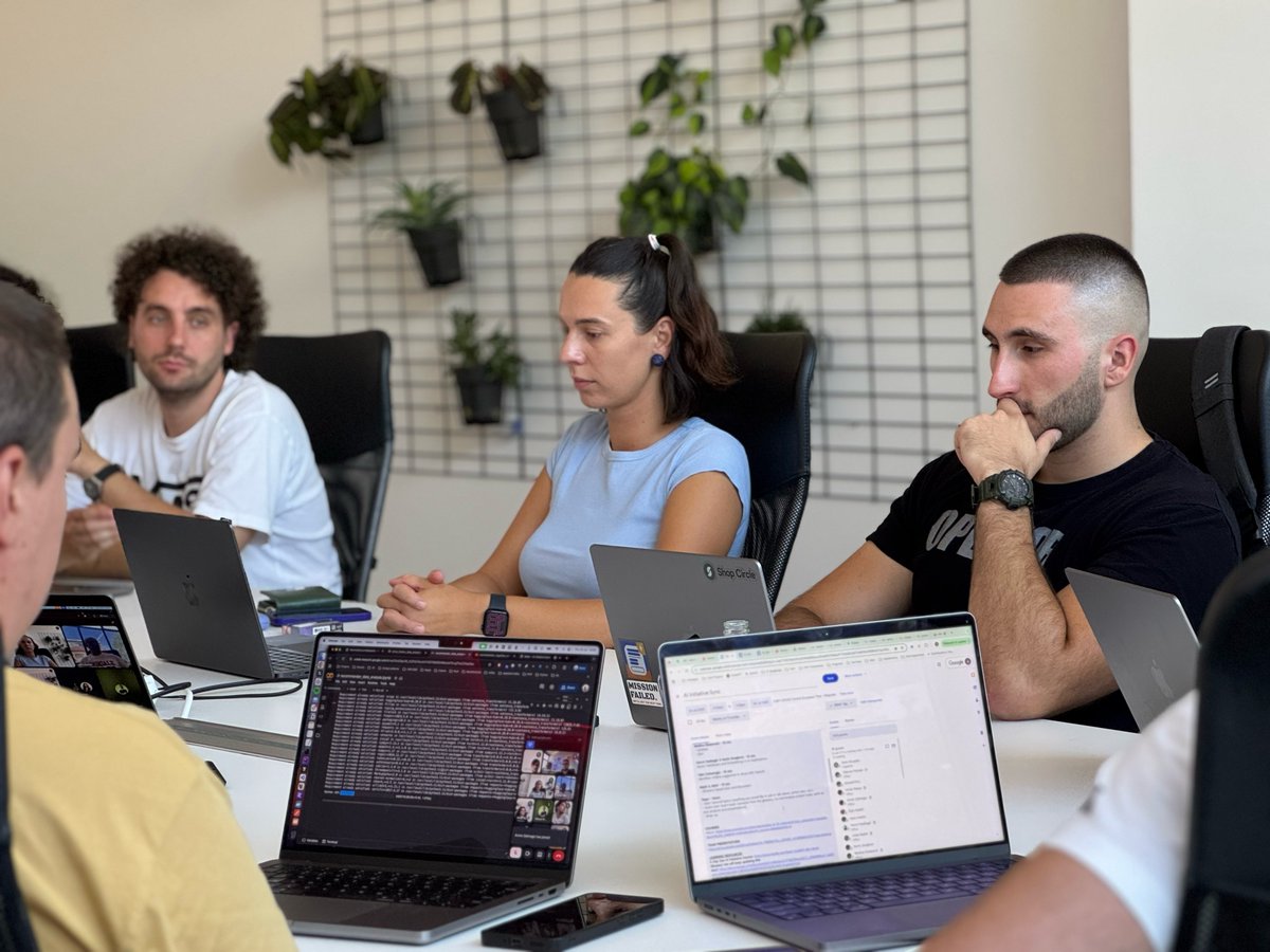 Shop Circle tweet media