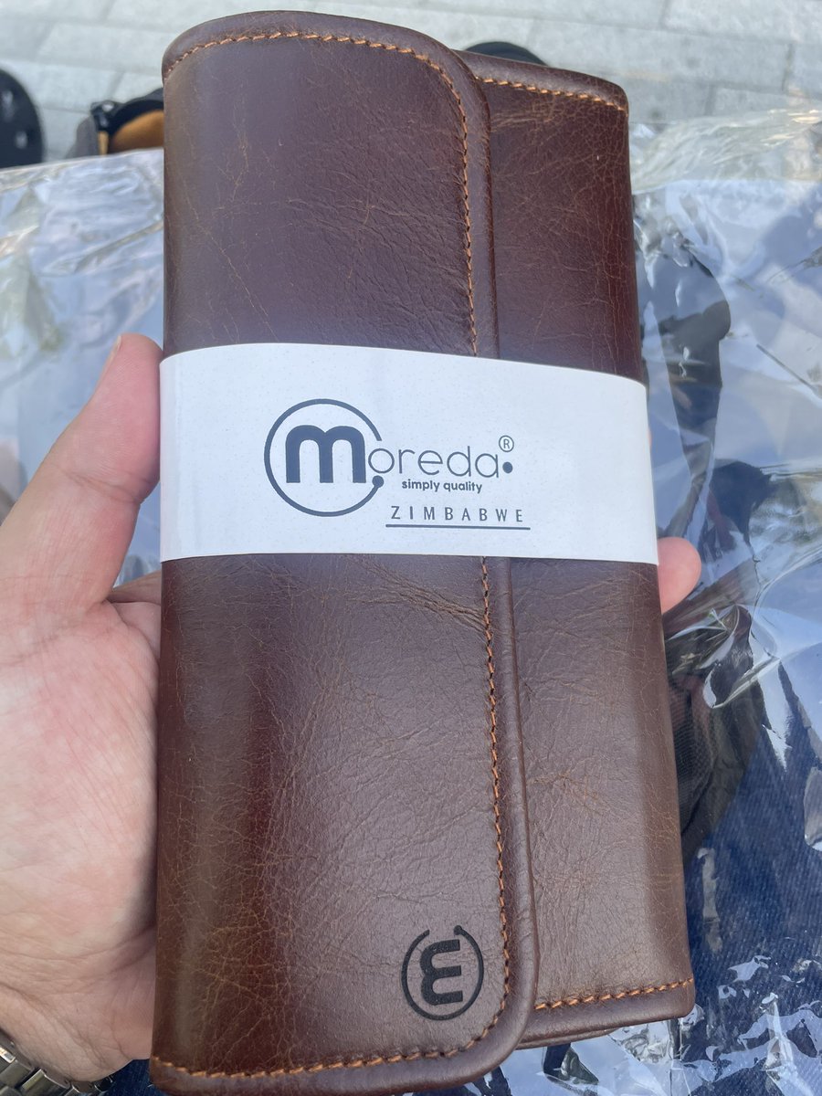 <a href="/Moredawear/">Moreda leatherware🇿🇼</a> 
ジンバブエ🇿🇼の財布買った
カバ革らしい
#万博
#ジンバブエ