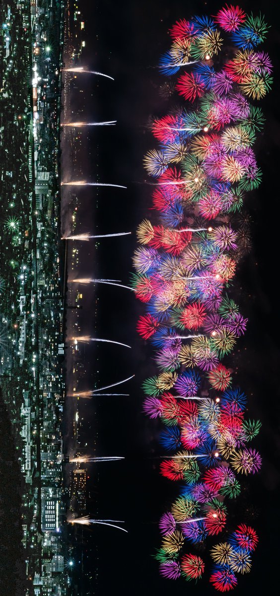 写真をタップすると広がる長岡花火フェニックスのカラフル千輪