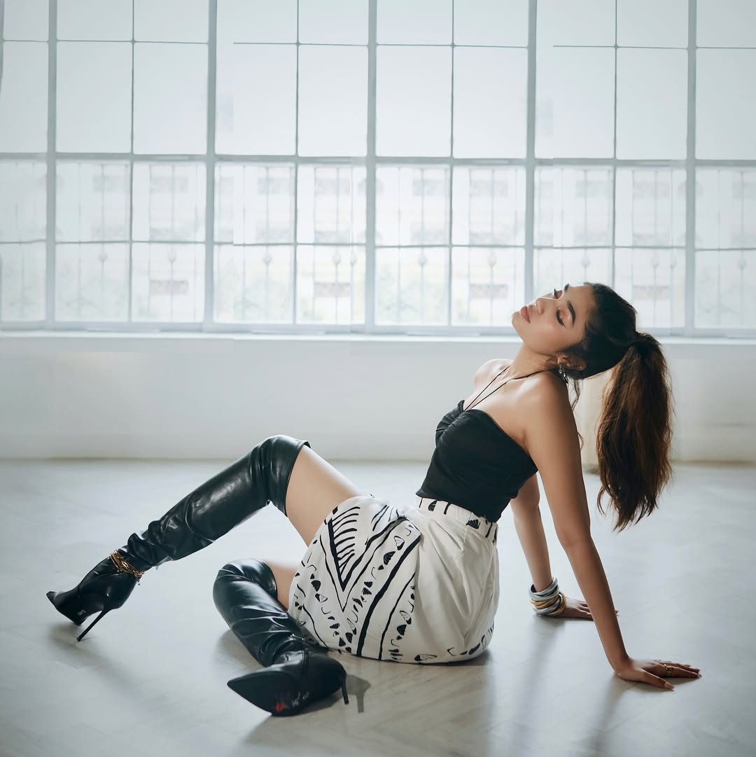TheRoute (@theroute) on Twitter photo Hey Google, add these to the definition of “serve & slay” real quick ft. <a href="/IamKrithiShetty/">KrithiShetty</a> 🖤
#TheRouteTalent #KrithiShetty Hey Google, add these to the definition of “serve & slay” real quick ft. <a href="/IamKrithiShetty/">KrithiShetty</a> 🖤
#TheRouteTalent #KrithiShetty