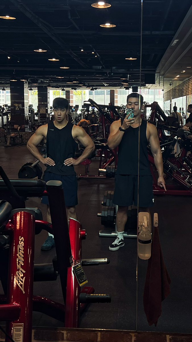 今天又跟差一輪的小鬼出來健身