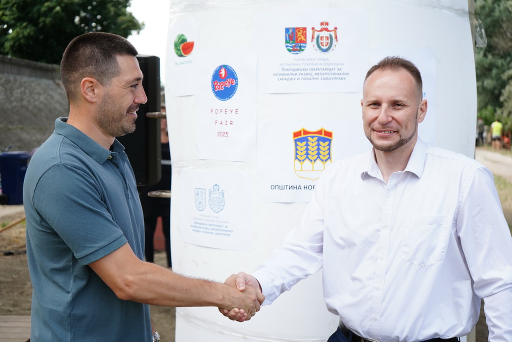 PSRRMSLS's tweet image. У Новом Кнежевцу одржан Попај фестивал и Лагани тиски спуст

Како је овом приликом рекао помоћник Ковач, ресорни секретаријат расписује конкурс за промоцију манифестацијa, којом је до сада, локалним самоуправама определио укупно 240 милиона динара. sk.in.rs/FgT