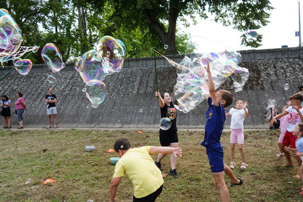 PSRRMSLS's tweet image. У Новом Кнежевцу одржан Попај фестивал и Лагани тиски спуст

Како је овом приликом рекао помоћник Ковач, ресорни секретаријат расписује конкурс за промоцију манифестацијa, којом је до сада, локалним самоуправама определио укупно 240 милиона динара. sk.in.rs/FgT