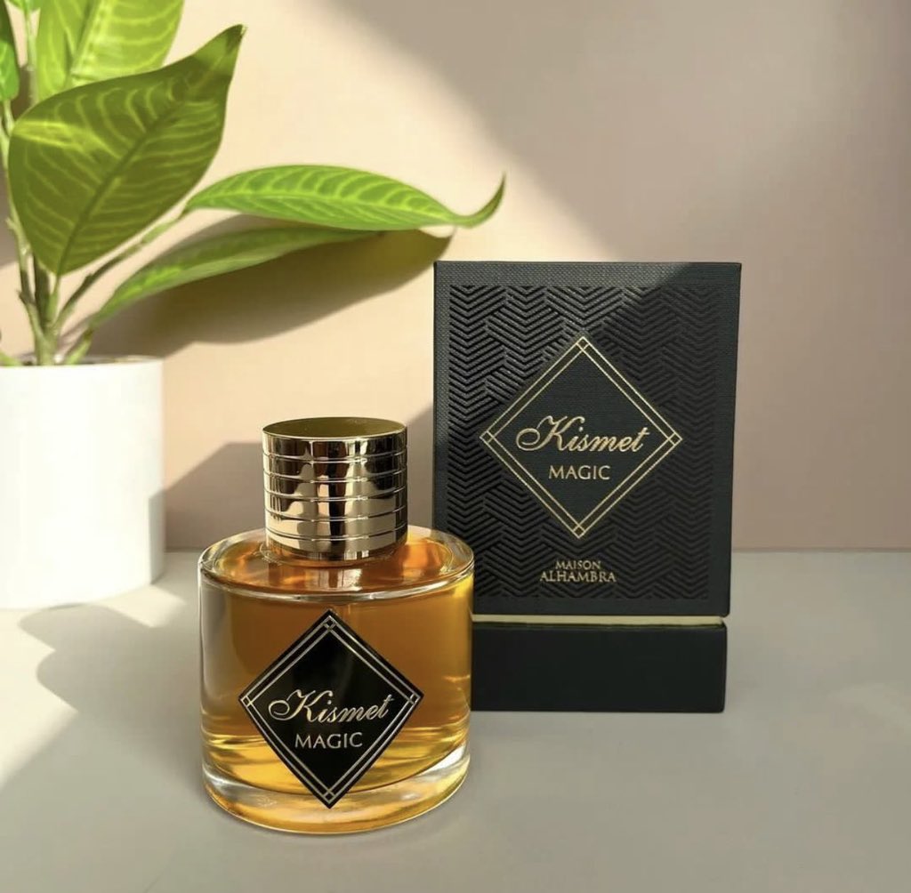 This feels very high quality I must say and smells really amazing. A Gourmand scent. 🤌🏾

KISMET MAGIC BY MAISON ALHAMBRA.

Top notes: Vanilla, Honeycomb &amp; Amber 
Middle notes: Cognac, Cinnamon, Caramel &amp;Tonka Bean
Base note: Dark Chocolate

UNISEX ✅
28k
#AbujaTwitterCommunity