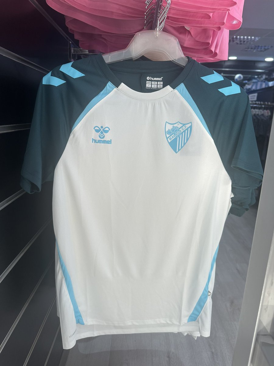 Nunca es tarde si…..
Camisetas entreno jugador y portero disponibles en tallas de adulto😊

#hummel #hummelrincon #hummelmalagacf