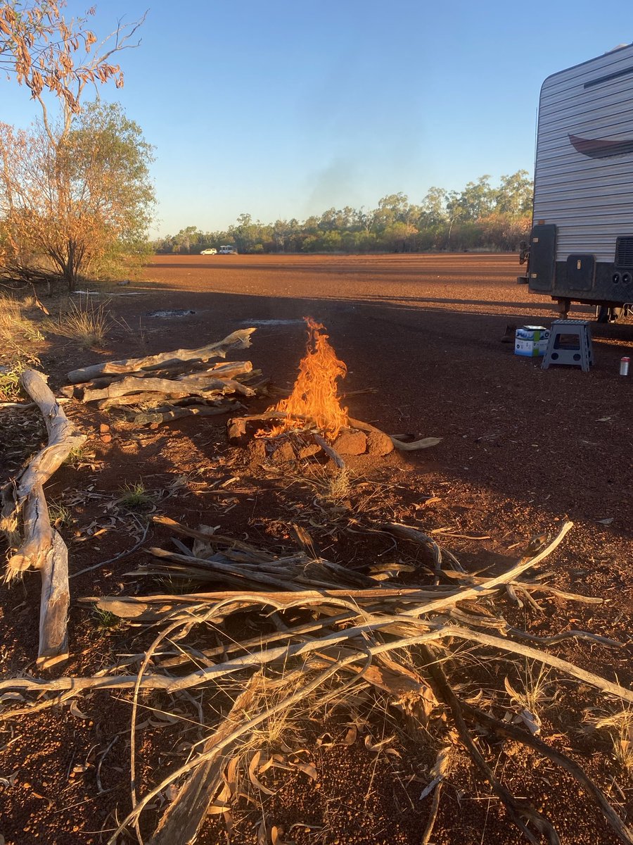 grantm_60's tweet image. A glorious 29c here today at Gorrie WW|| airstrip but gets a tad chilly after sunset so got the fire going in readiness #vanlife #greynomads