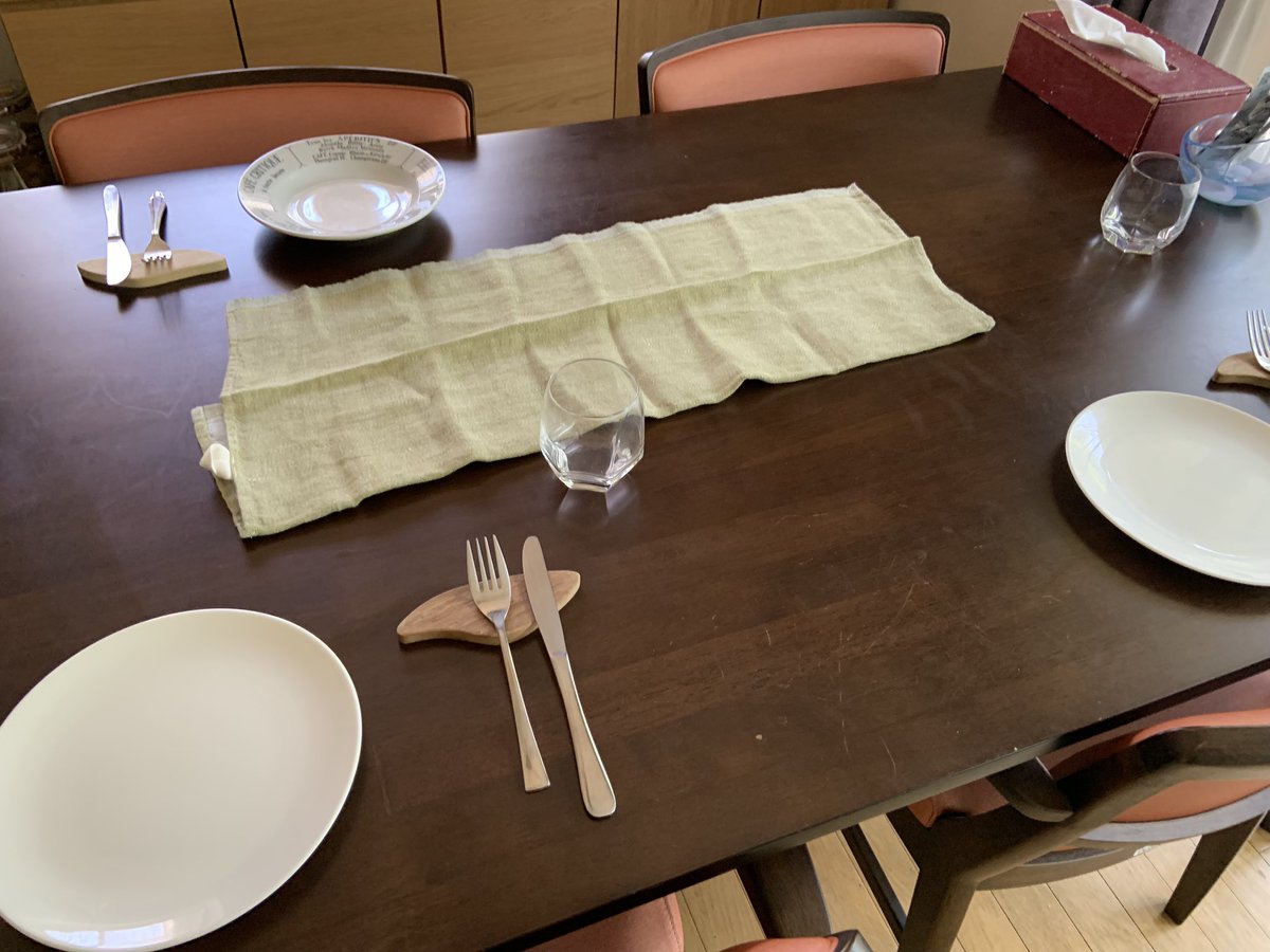 久しぶりに家に友達を招いてランチ。同じお皿が2枚しかないということに気がつく。また工夫しよう。