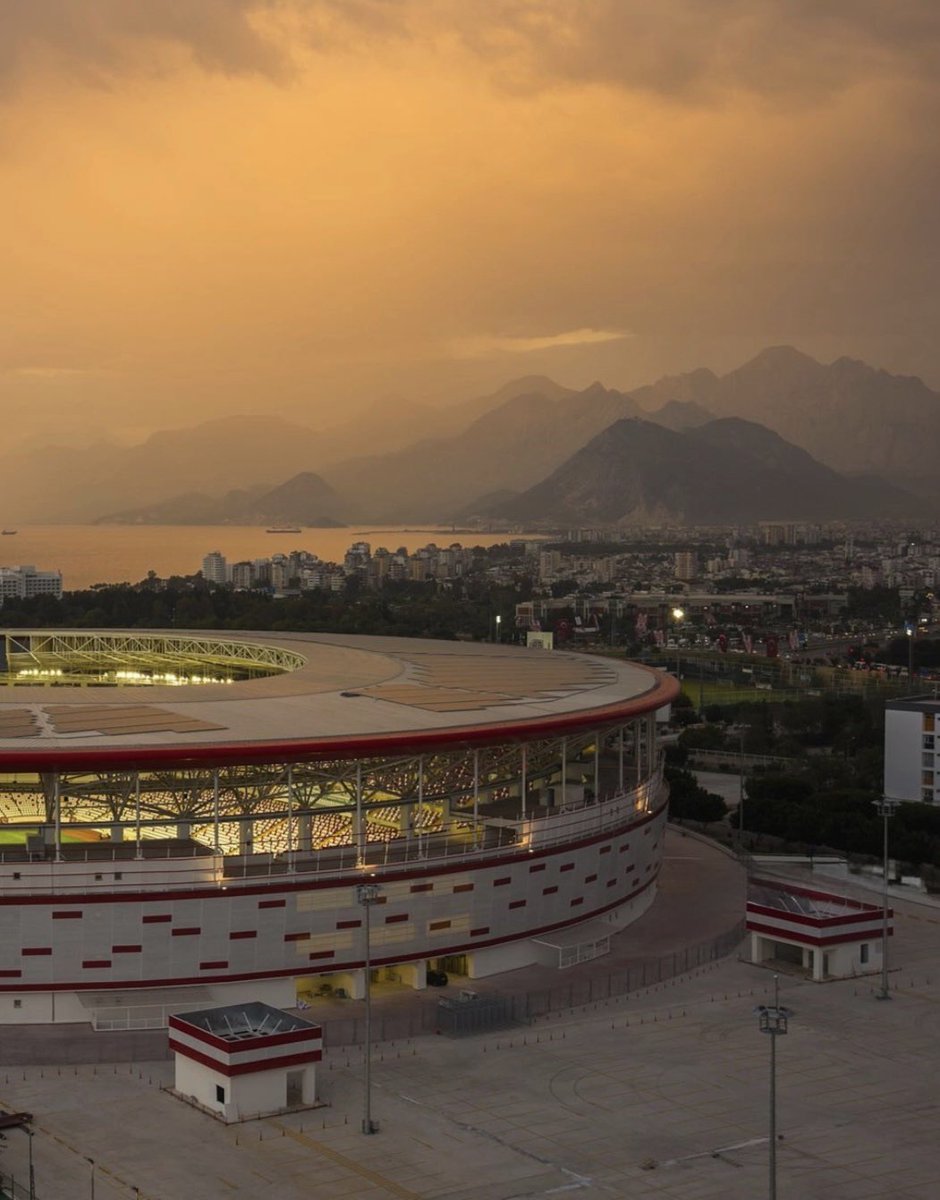 🏟️ Corendon Airlines Park 
👥 32.500
⚽ Antalyaspor 
🌞 Tavanında güneş panelleriyle günlük 7.200 kWh enerji üretimi
🏗️ 42 VIP loca, dev AVM alanı, 29 büfe, 14 mescit
📍 Antalya Muratpaşa / Konyaaltı

 #Antalyaspor #CorendonAirlinesPark #AntalyaStadyumu