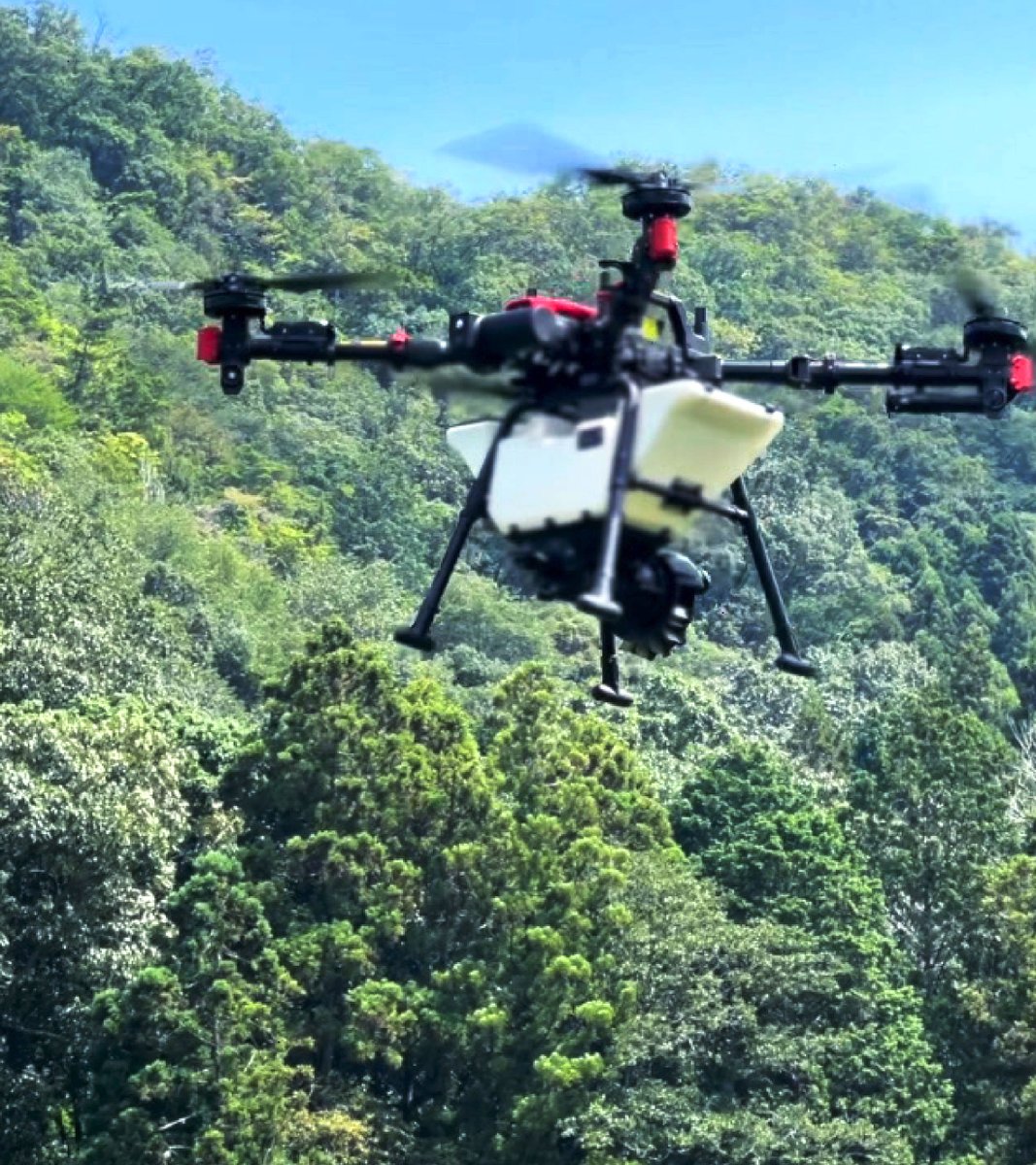 xag_japan's tweet image. 【XAG P60で追肥】
本日、XAG新型「P60」で２回目の肥料散布をしました。
弊社では現在P60粒剤装置を使用し、お米を直播から行い育てています♪

#xag #P60 #ドローン #農薬散布ドローン #農業用ドローン #スマート農業 #農業 #農薬 #肥料 #散布 #肥料散布 #直播 #お米 #粒剤