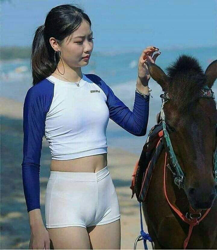 इस घोड़े को दुनिया का तीसरे नम्बर का खुबसूरत घोड़ा माना गया है,

लेकिन ये सब बताने का क्या फायदा....जब तुम लोगो को घोड़े से कोई मतलब है ही नही........😀☝🏻