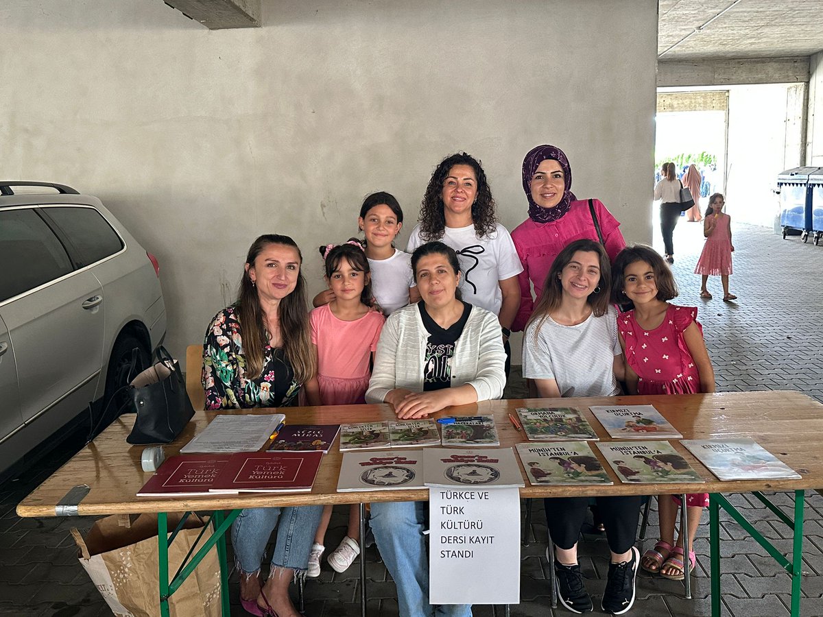T.C. Stuttgart BK Eğitim Ataşeliği (@stuttgartegitim) on Twitter photo Biberach-Ulm Eğitim Bölgesi Öğretmenleri Meltem Kement, Özlem Kökten ve Özlem Özgül Topal DITIB Ulm Merkez Camisi'nde ders tanıtım ve kayıt etkinliği gerçekleştirmiştir. Öğretmenlerimize ve emeği geçenlere teşekkür ederiz.
<a href="/tcmeb/">Millî Eğitim Bakanlığı</a> <a href="/mebabdigm/">T.C. MEB AB ve Dış İlişkiler Genel Müdürlüğü</a> <a href="/mebyyegm/">Yükseköğretim ve Yurt Dışı Eğitim Genel Müdürlüğü</a> #egitimdiplomasisi Biberach-Ulm Eğitim Bölgesi Öğretmenleri Meltem Kement, Özlem Kökten ve Özlem Özgül Topal DITIB Ulm Merkez Camisi'nde ders tanıtım ve kayıt etkinliği gerçekleştirmiştir. Öğretmenlerimize ve emeği geçenlere teşekkür ederiz.
<a href="/tcmeb/">Millî Eğitim Bakanlığı</a> <a href="/mebabdigm/">T.C. MEB AB ve Dış İlişkiler Genel Müdürlüğü</a> <a href="/mebyyegm/">Yükseköğretim ve Yurt Dışı Eğitim Genel Müdürlüğü</a> #egitimdiplomasisi