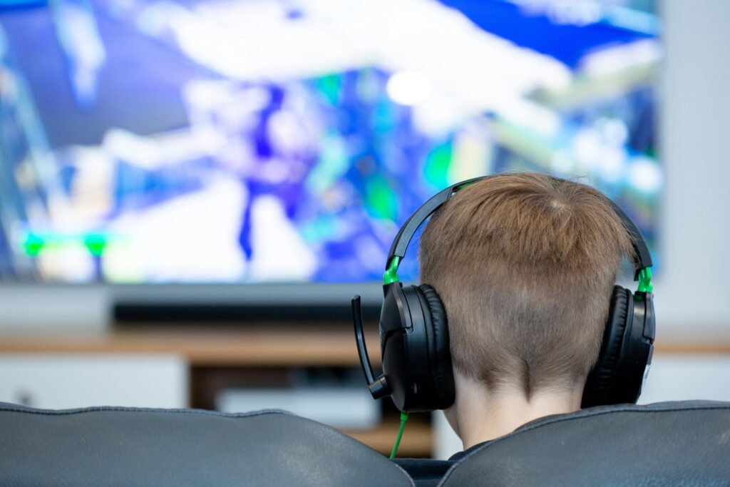 🎮 Playing video games offers entertainment, relaxation, and educational benefits. But without balanced habits, it can cause physical discomfort. Simple adjustments help safeguard children's well-being while keeping the fun.
Discover actionable tips ⬇️
📑 vgfb.be/healthy-balanc…