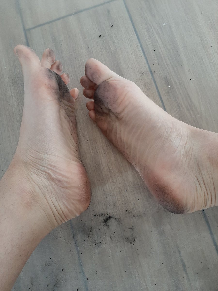 Who wants to lick my dirty soles