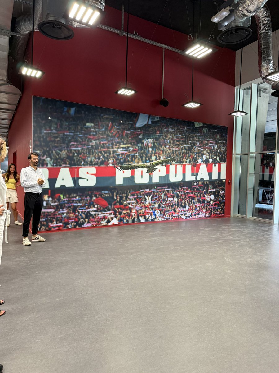 SolamenNissa's tweet photo. 📸 THREAD | Le nouvel habillage de l’@AllianzRiviera ! #OGCNice 

1 : L’entrée des joueurs https://t.co/yc8exIISSF