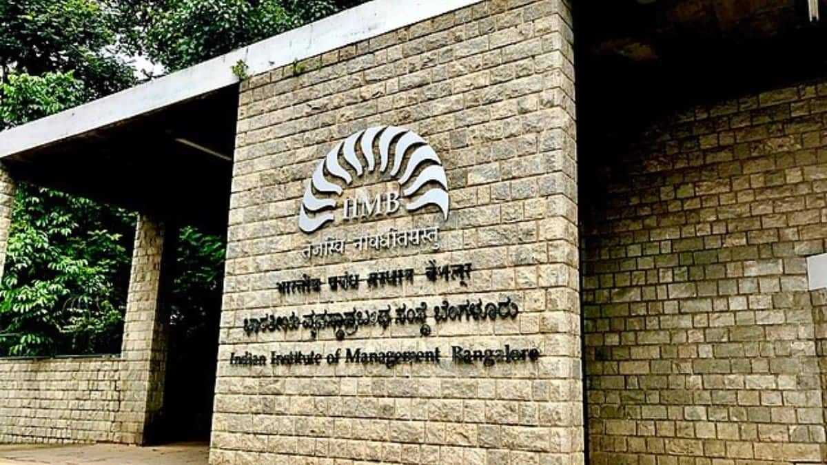 careers360's tweet image. CAT 2025: IIMs see more women, fewer engineers as MBA programmes diversify intake...
#cat2025 #catexam #IIM
Read more at: buff.ly/tZOv8Hr