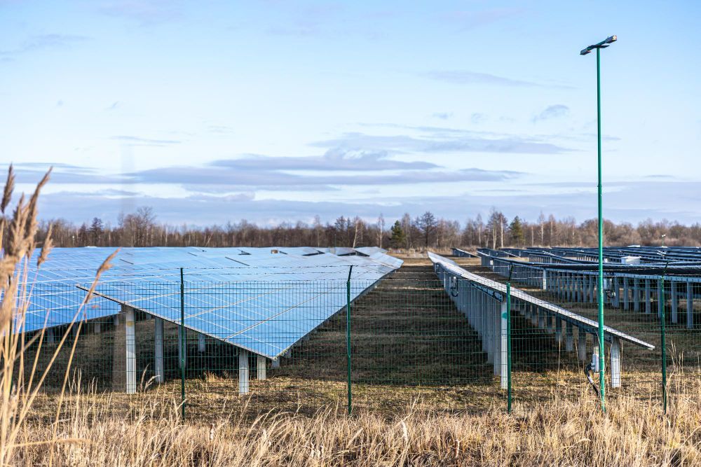 From factories to farms, we design renewable energy systems that cut costs and carbon.
Our commercial services span heat pumps, solar panels, EV charging and more – installed by accredited professionals and backed by long-term support.

#commercialenergy #lowcarbonbusiness