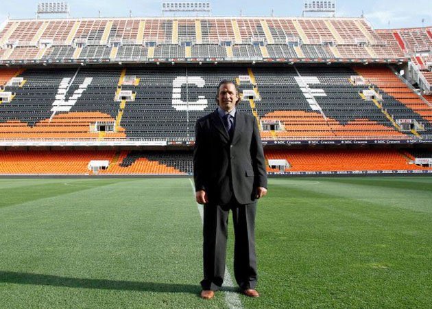 Ni idea de quién es esa gente pero el mejor fue Pizzi en su presentación como entrenador del Valencia.